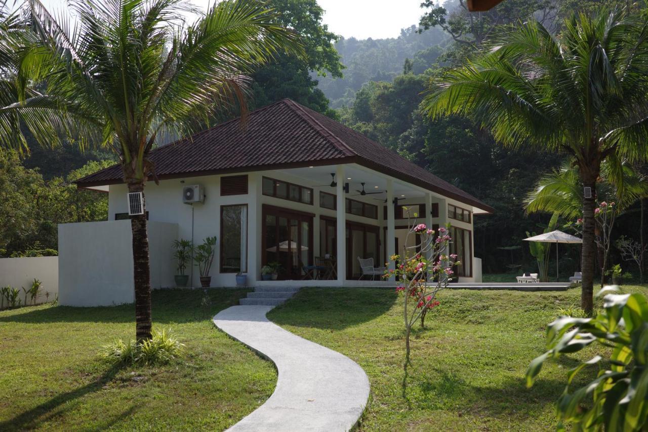 Villa Meranti - Spacious Private Pool Villa Pantai Cenang  Exterior foto