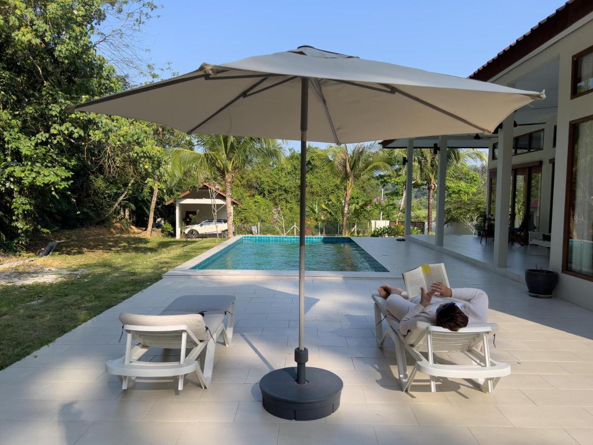 Villa Meranti - Spacious Private Pool Villa Pantai Cenang  Exterior foto